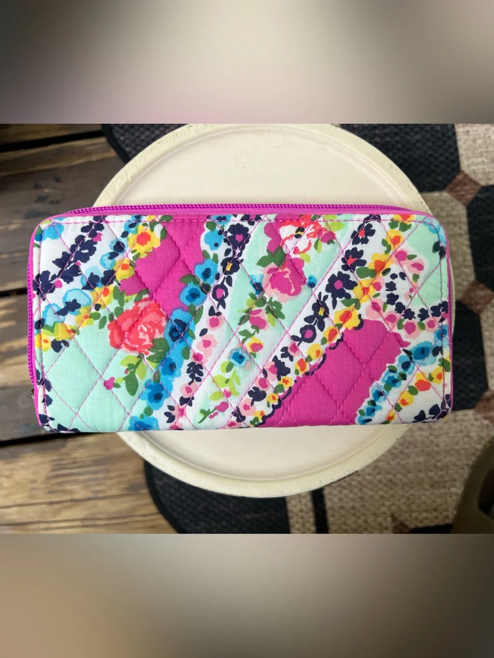 NWOT Vera Bradley Quilted Colorful Floral Patchwork Zip Around Wallet / Clutch